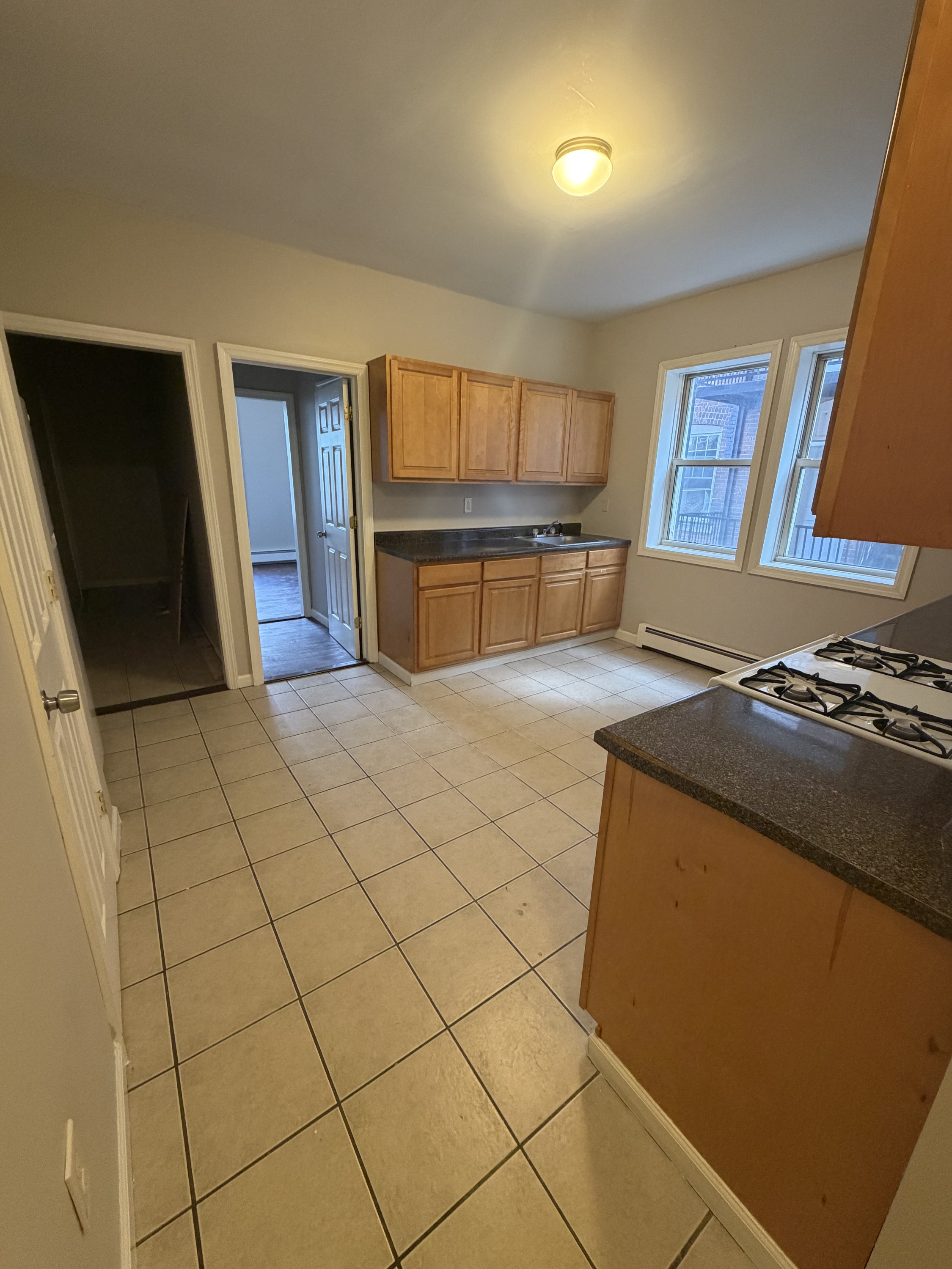 270 Sigourney Street - 2S